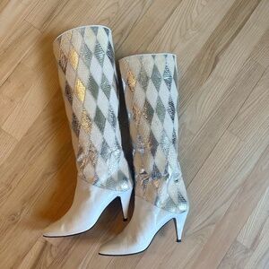 White Leather Boots with Silver Accent, size 6